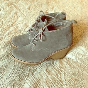 White Mountain leather wedges